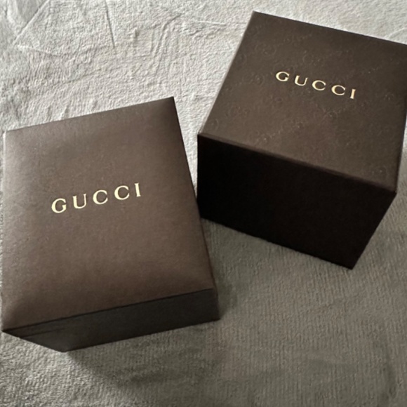 Gucci Women\'s U-Play Stainless Steel Mother Of Pearl and Brilliant Diamond Face main image 8